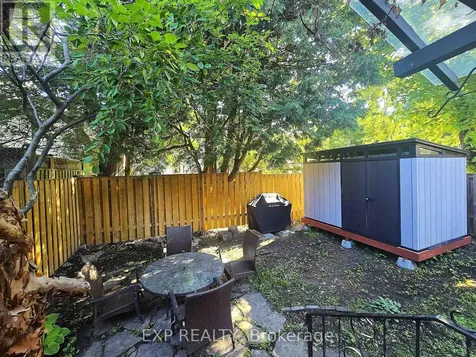 152 River Lane Ottawa ON K1M 1T1