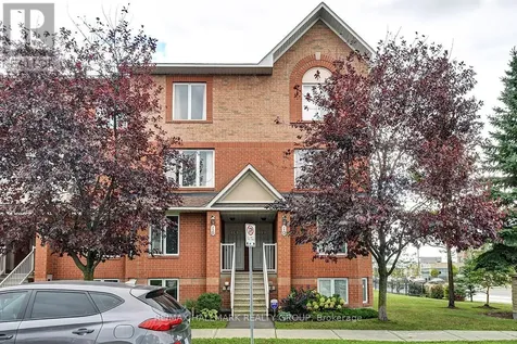 16 Lakepointe Drive Ottawa ON K4A 5E3