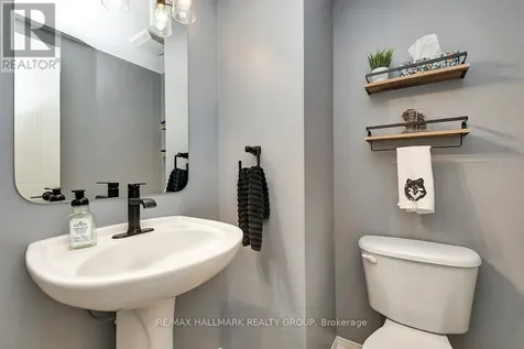 16 Lakepointe Drive Ottawa ON K4A 5E3