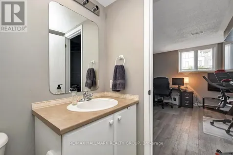 16 Lakepointe Drive Ottawa ON K4A 5E3