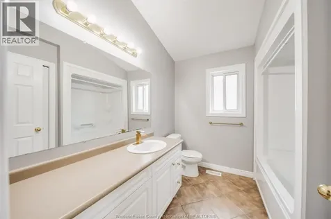 4231 Whiskey Avenue Windsor ON N9G 3B2