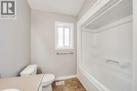 4231 Whiskey Avenue Windsor ON N9G 3B2