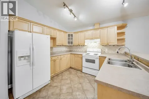4231 Whiskey Avenue Windsor ON N9G 3B2