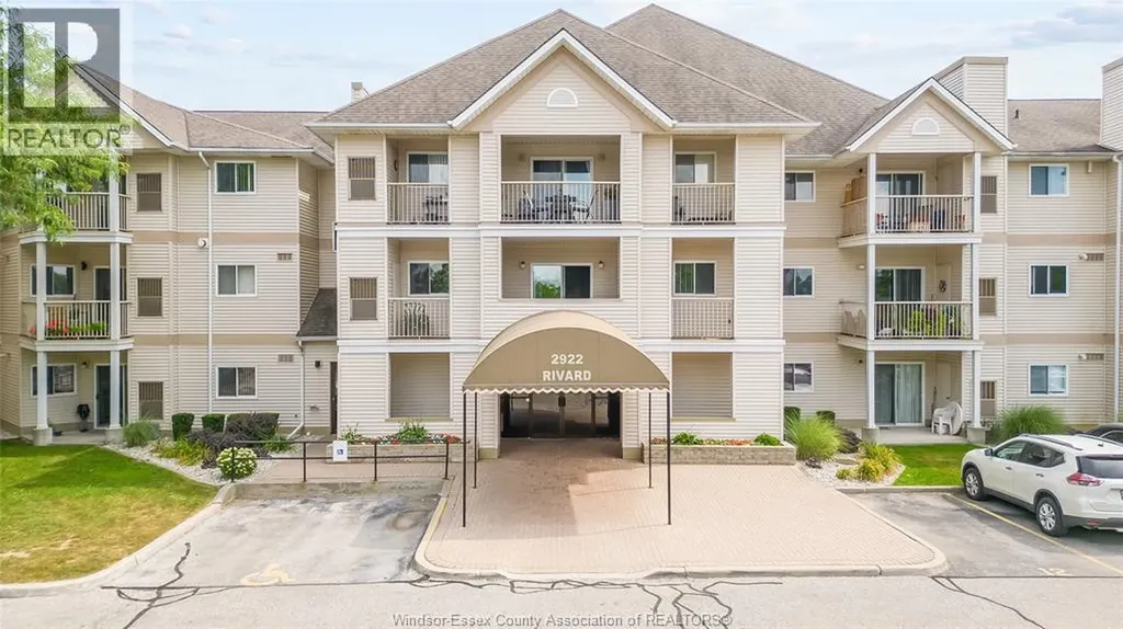 2922 Rivard Windsor ON N8T 3N9