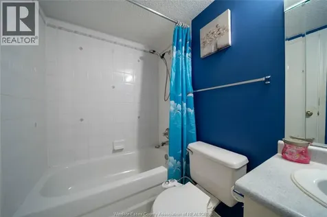 2922 Rivard Windsor ON N8T 3N9