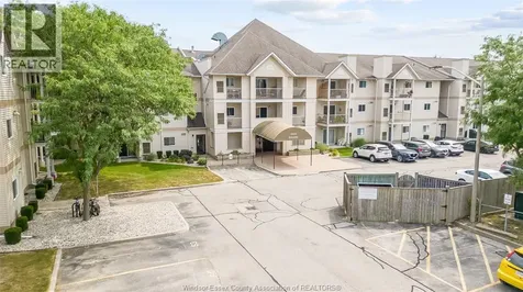 2922 Rivard Windsor ON N8T 3N9