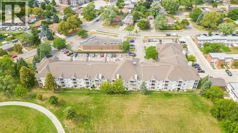 2922 Rivard Windsor ON N8T 3N9