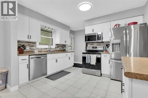 1570 Laurier Drive Lasalle ON N9J 1N5