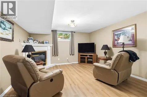 35 Stratford Terrace Brantford ON N3T 6R8