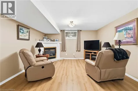 35 Stratford Terrace Brantford ON N3T 6R8