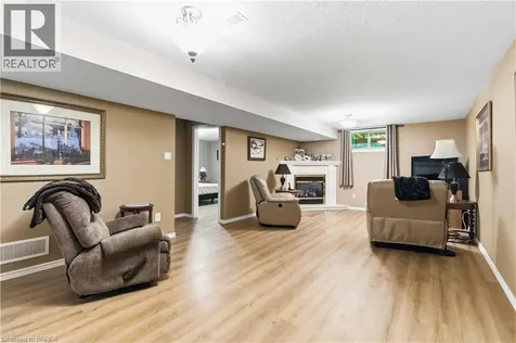 35 Stratford Terrace Brantford ON N3T 6R8