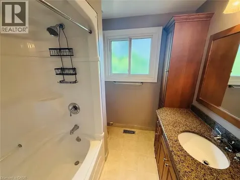 10 Enola Avenue Hamilton ON L8W 1Z8