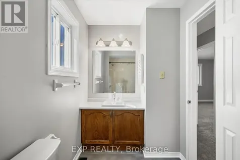 32 Peacock Crescent Ottawa ON K2J 3P6
