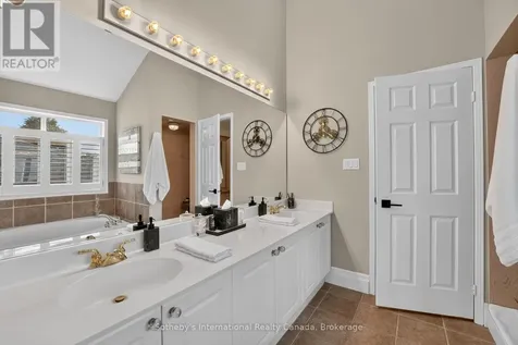 20 Sundial Court Collingwood ON L9Y 5E4
