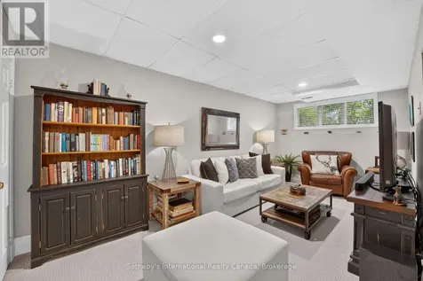 20 Sundial Court Collingwood ON L9Y 5E4