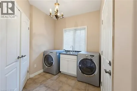 1 Rue Chateaux Terrace Brantford ON N3T 6N7