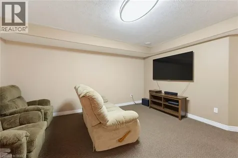 1 Rue Chateaux Terrace Brantford ON N3T 6N7