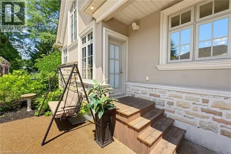 1 Rue Chateaux Terrace Brantford ON N3T 6N7