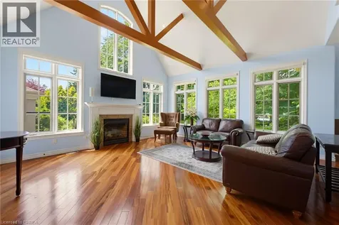 1 Rue Chateaux Terrace Brantford ON N3T 6N7