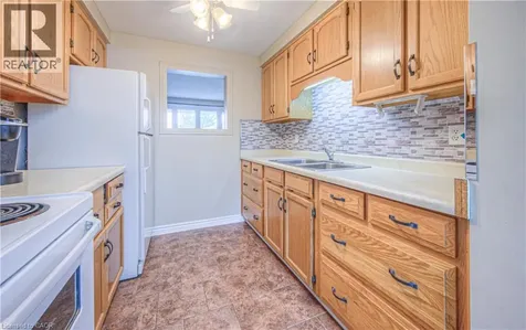 112 Kingswood Drive Kitchener ON N2E 1S9