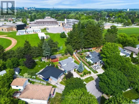 102 Hickory Heights Crescent Kitchener ON N2N 1H4