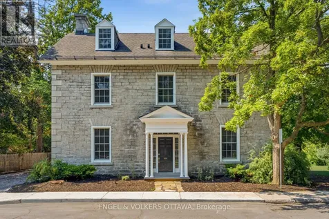 35 Mackay Street Ottawa ON K1M 2B2