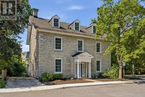 35 Mackay Street Ottawa ON K1M 2B2