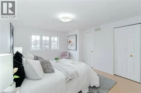 316 Activa Avenue Kitchener ON N2E 3V1