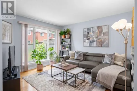 193 Thornbury Crescent Ottawa ON K2G 6C2