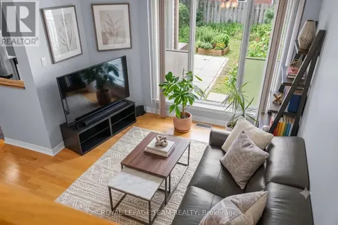 193 Thornbury Crescent Ottawa ON K2G 6C2
