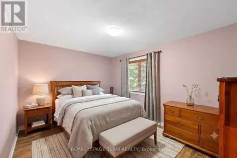 193 Thornbury Crescent Ottawa ON K2G 6C2