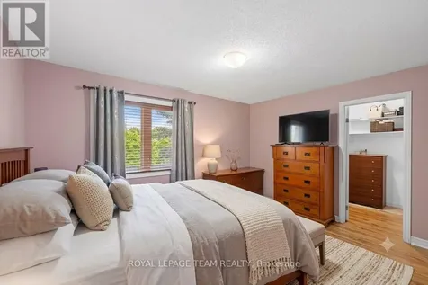 193 Thornbury Crescent Ottawa ON K2G 6C2