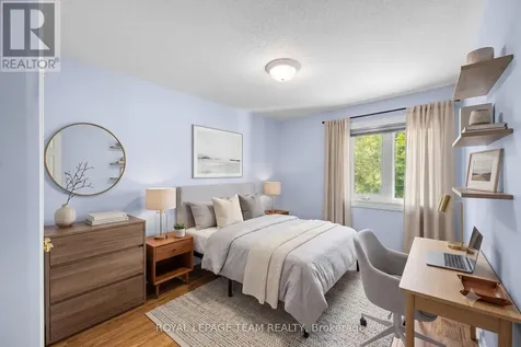 193 Thornbury Crescent Ottawa ON K2G 6C2