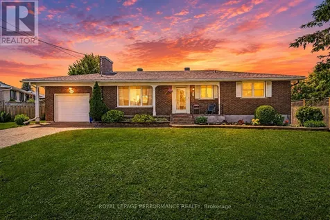 531 Blossom Park Drive Cornwall ON K6H 5N1