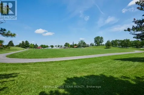 1443 Caravel Crescent Ottawa ON K1E 3P5