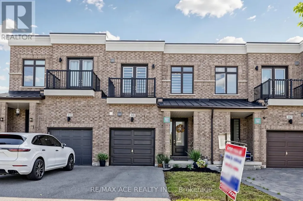 368 Elyse Court Aurora ON L4G 2C9