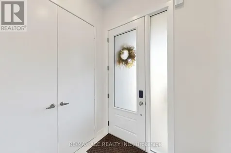 368 Elyse Court Aurora ON L4G 2C9