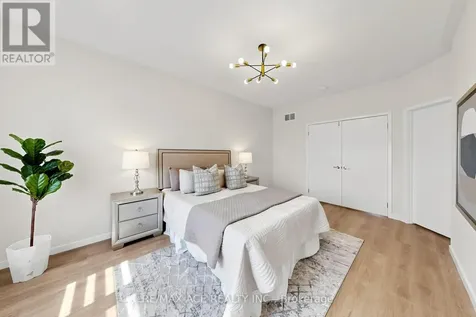 368 Elyse Court Aurora ON L4G 2C9