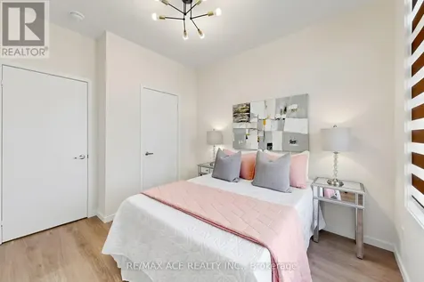 368 Elyse Court Aurora ON L4G 2C9