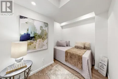 368 Elyse Court Aurora ON L4G 2C9