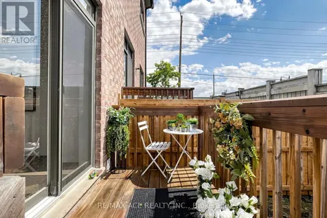 368 Elyse Court Aurora ON L4G 2C9