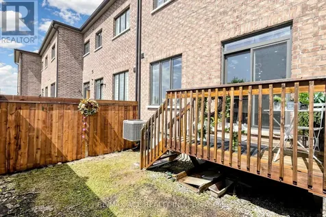 368 Elyse Court Aurora ON L4G 2C9