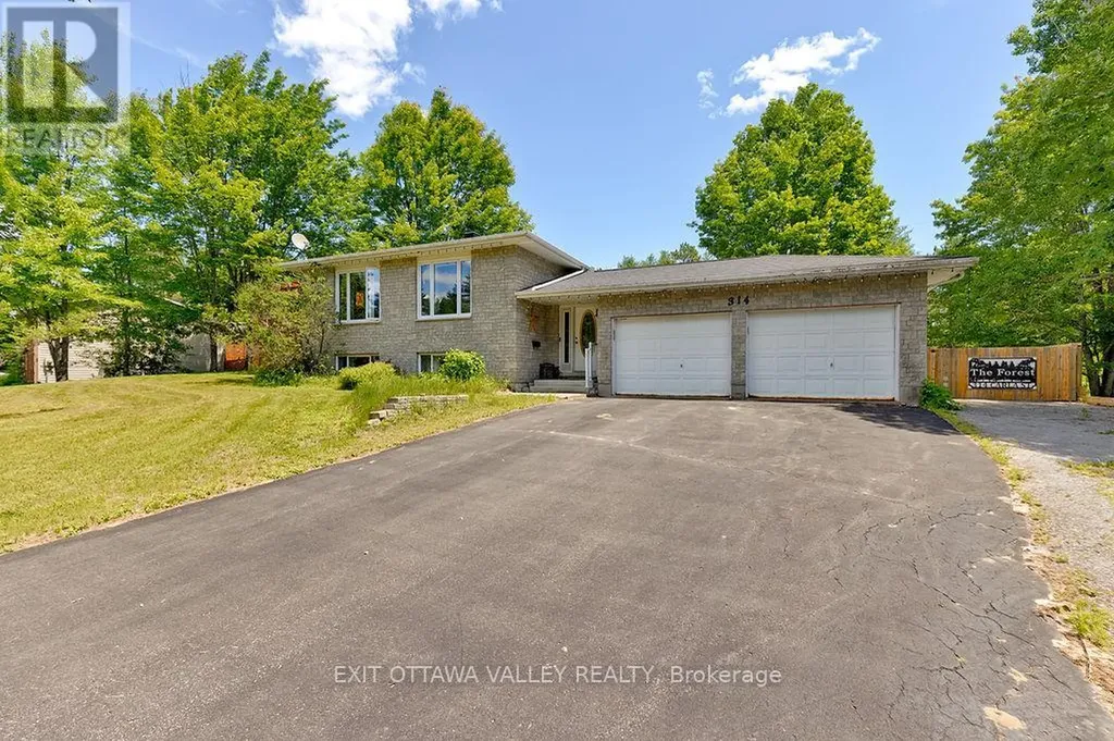 314 Carla Street Petawawa ON K8H 3N2