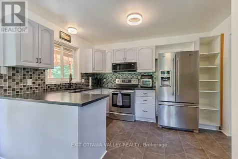 314 Carla Street Petawawa ON K8H 3N2
