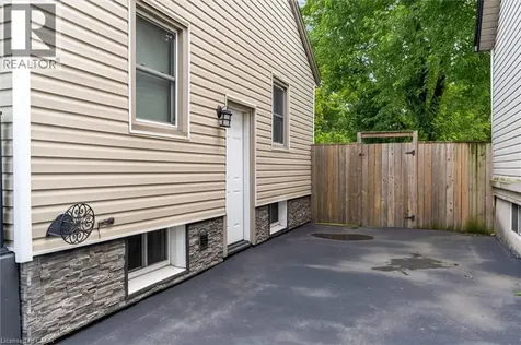 722 Burgess Avenue Hamilton ON L8H 6J4
