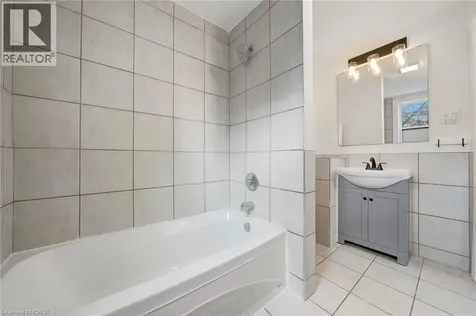 73 Peter Street Hamilton ON L8R 1T4