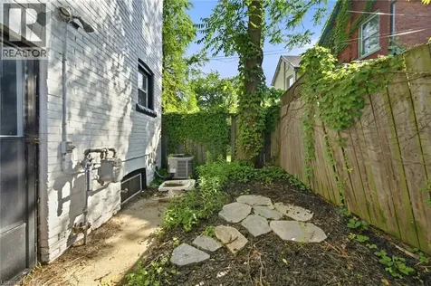 73 Peter Street Hamilton ON L8R 1T4