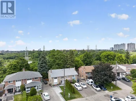121 Saint Lucie Drive Toronto (humbermede) ON M9M 1T4