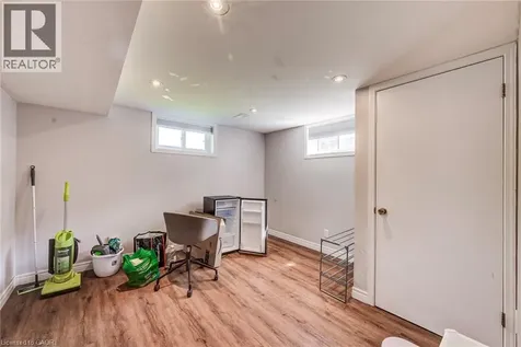 139 Elgin Crescent Waterloo ON N2J 2S5