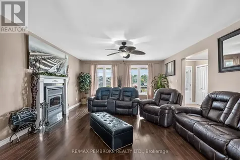 9 Heron Drive Laurentian Valley ON K8A 8N8